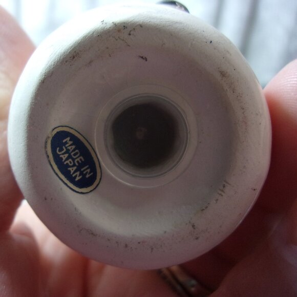 HXS-51 VINTAGE JAPAN CERAMIC SNOWMAN  SALT AND PEPPER SHAKERS - Picture 9 of 12